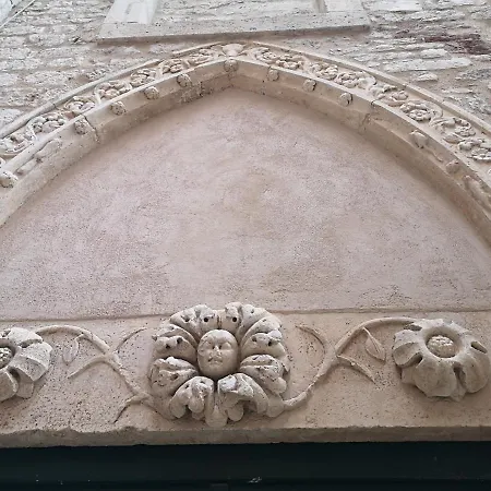 アパート Orange シベニク